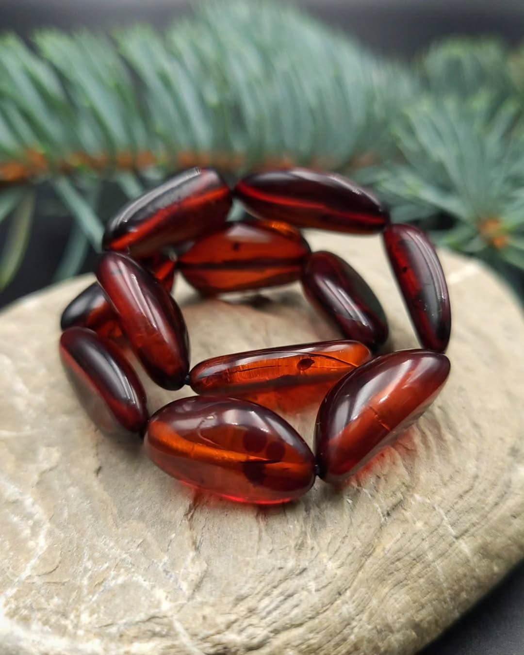 Bernsteinarmband mit unregelmäßigen Perlen