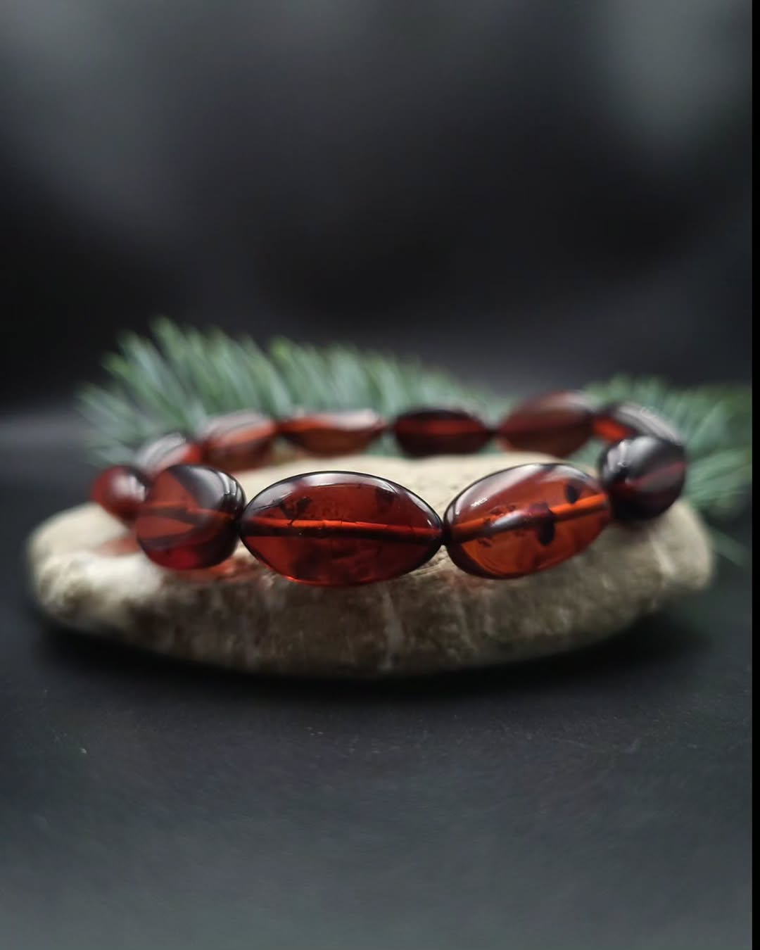 Bernsteinarmband mit unregelmäßigen Perlen