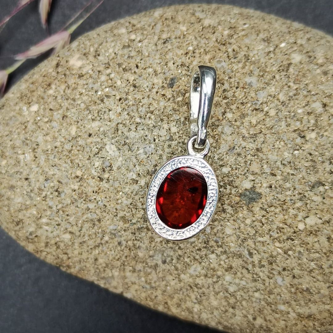 Bernstein-Silberanhänger