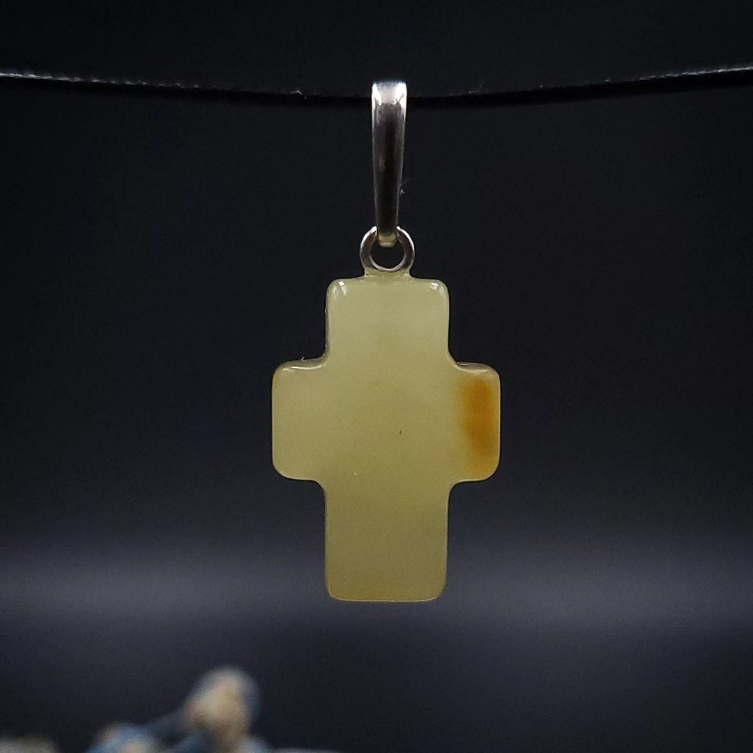 Milch Bernstein Kreuz Anhänger (Butterscotch) mit 925er Silber Öse, für religiösen Schmuck.