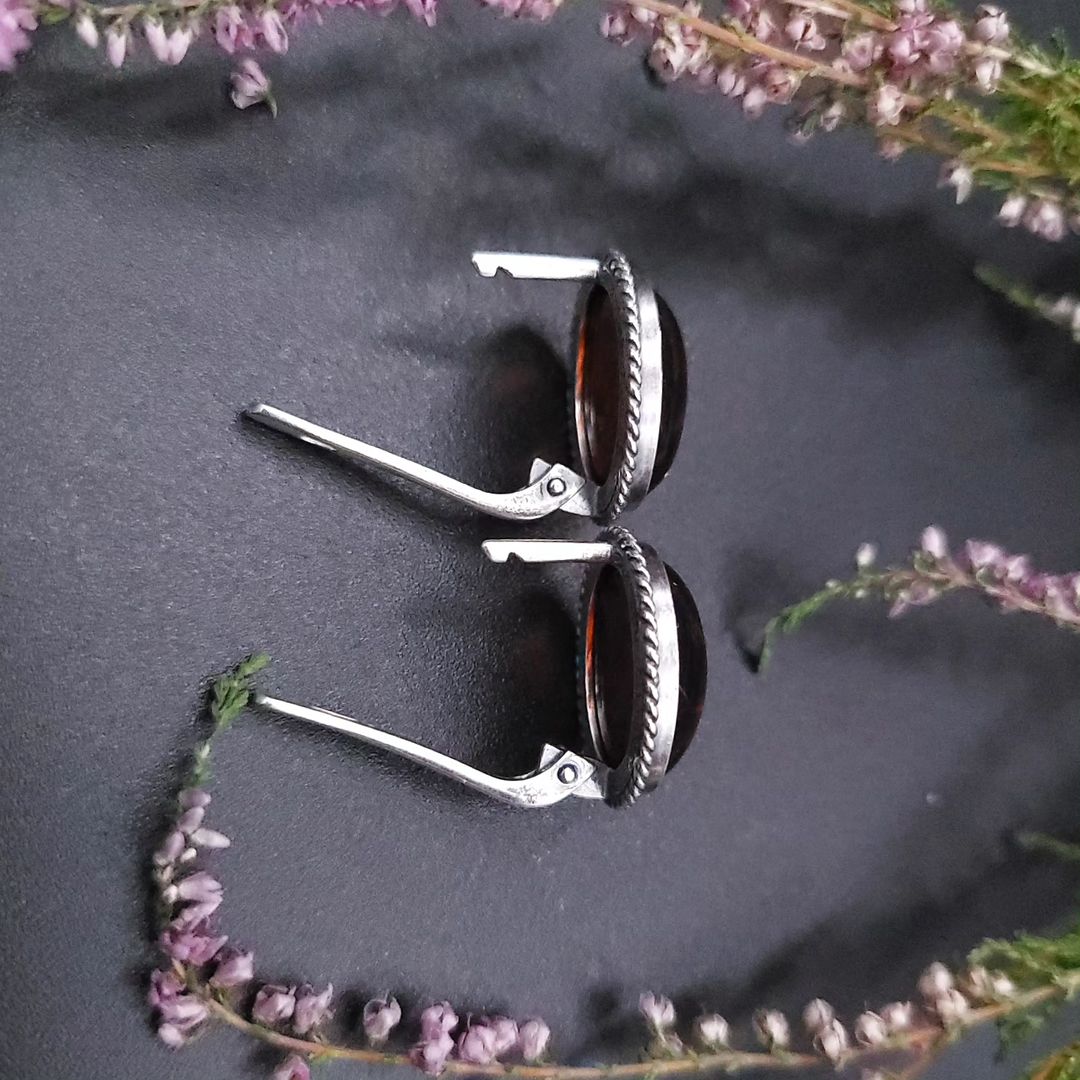 Tetibel Ohrringe aus baltischem Bernstein, Sterlingsilber 925, oval, dunkle Kirsche, Klappverschluss