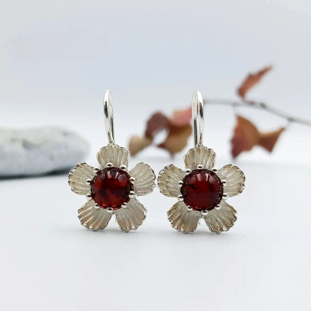 Bernstein-Silber-Ohrringe mit floralem Design in hellem Silber