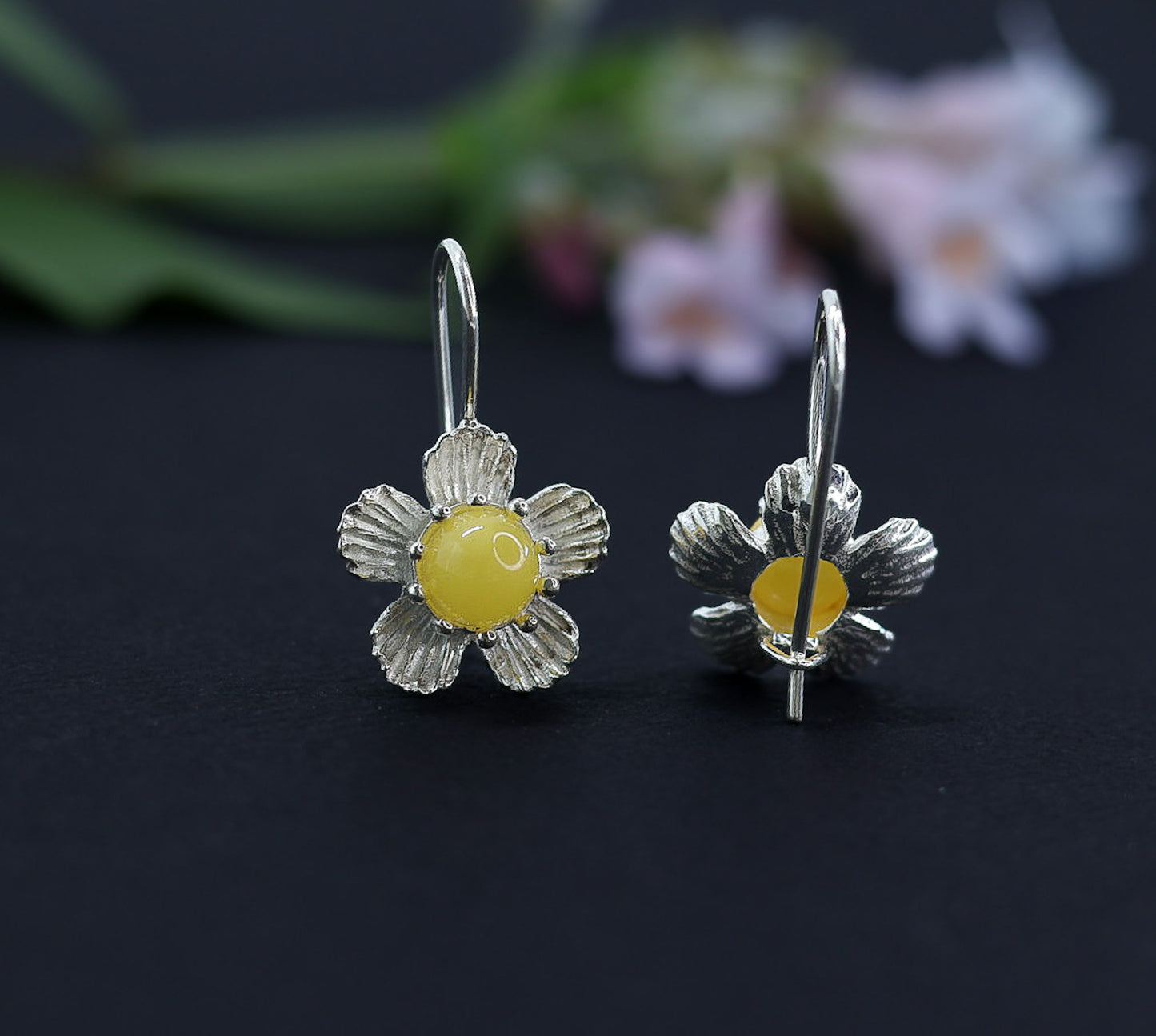 Bernstein-Silber-Ohrringe mit floralem Design in hellem Silber