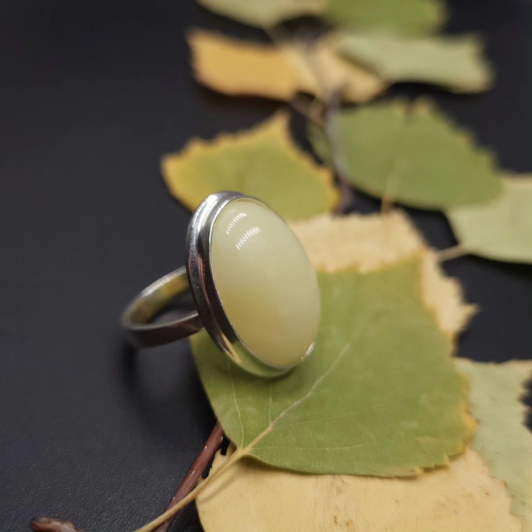 Ovaler Bernstein Statement Ring in Sterlingsilber