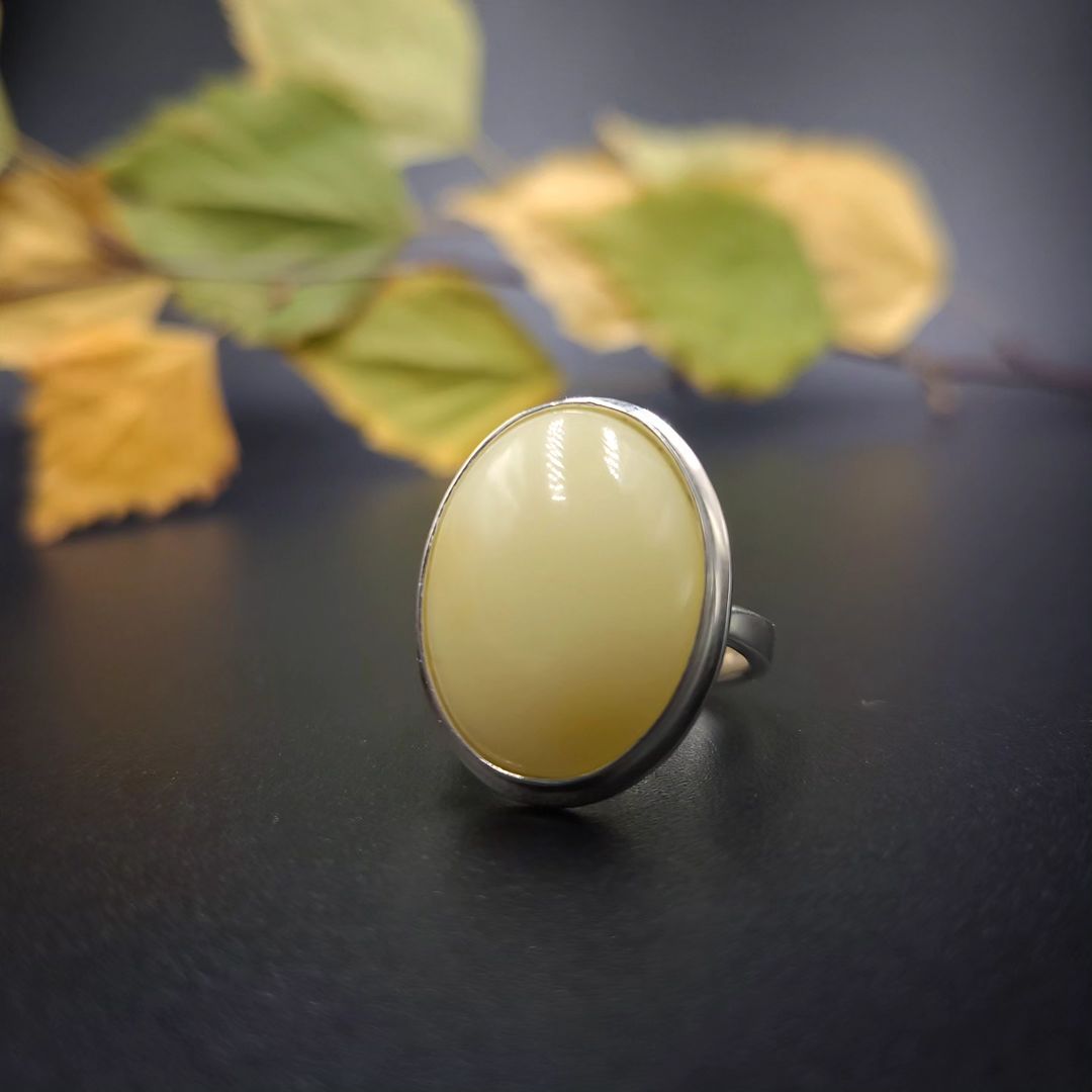 Ovaler Bernstein Statement Ring in Sterlingsilber