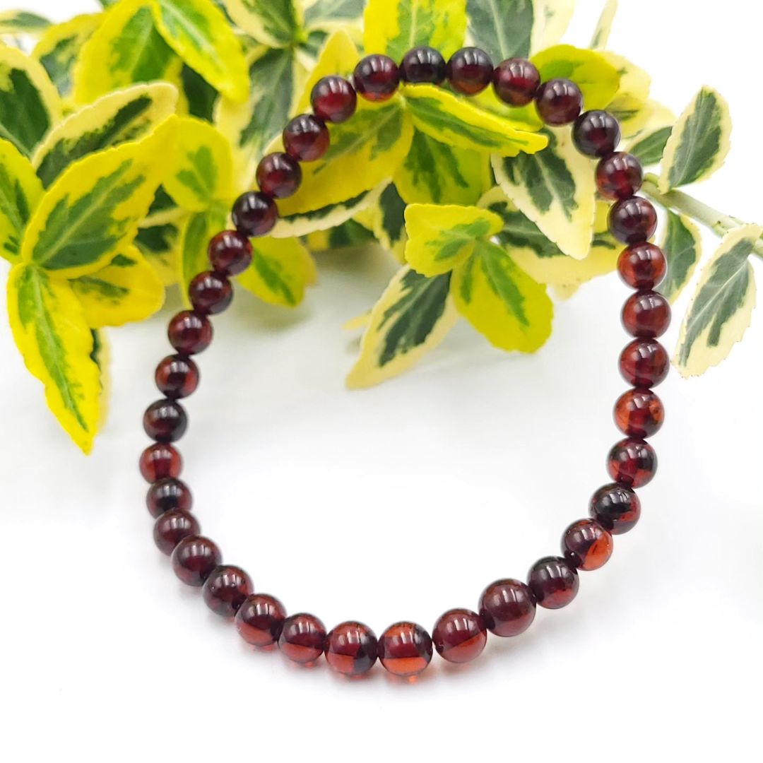 Bernsteinarmband Erwachsene Natur roh auf elastischem Band.