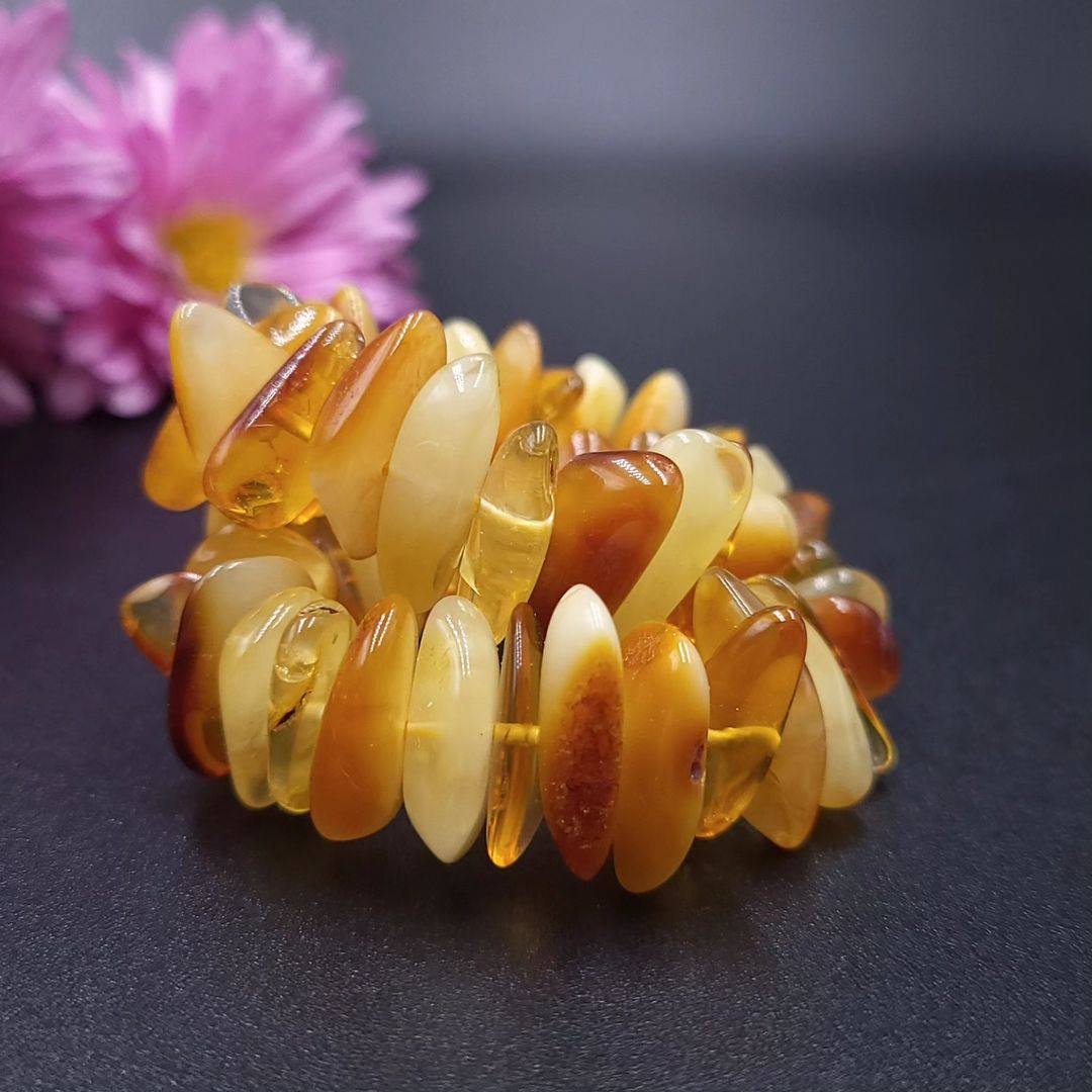 Tetibel Jewels mehrfarbiges Bernstein Splitterarmband mit Königsbernstein, Honig und Cognac Ostseebernstein.