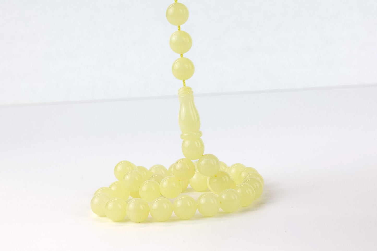 Naturhellgelber baltischer Bernstein-Rosenkranz (25,10g) | Zertifizierter Mesbah mit kleinen Mängeln (3 Perlen mit Mängeln)