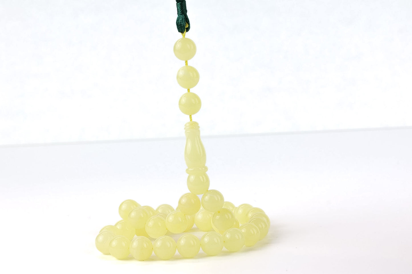 Naturhellgelber baltischer Bernstein-Rosenkranz (25,10g) | Zertifizierter Mesbah mit kleinen Mängeln (3 Perlen mit Mängeln)