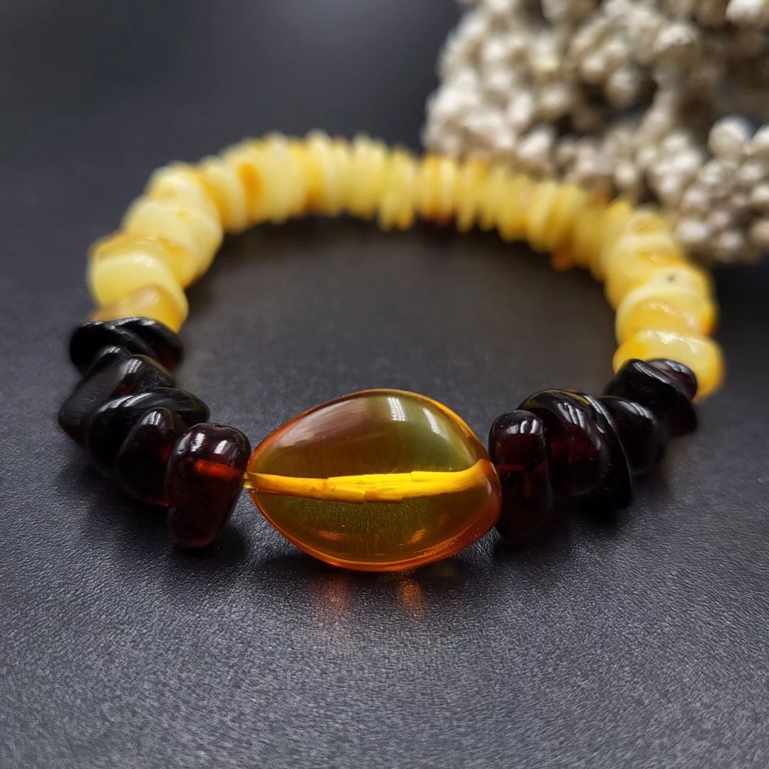 raw lemon/butterscotch Baltic amber chips with matte finish on the Tetibel two-tone bracelet.