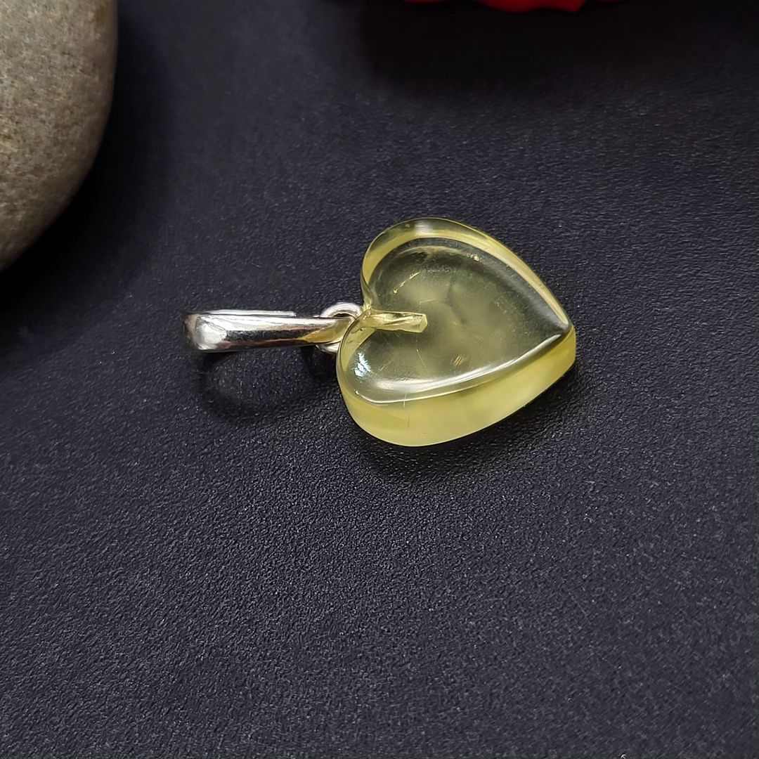 Baltic Amber Heart Pendant – Yellow Silver