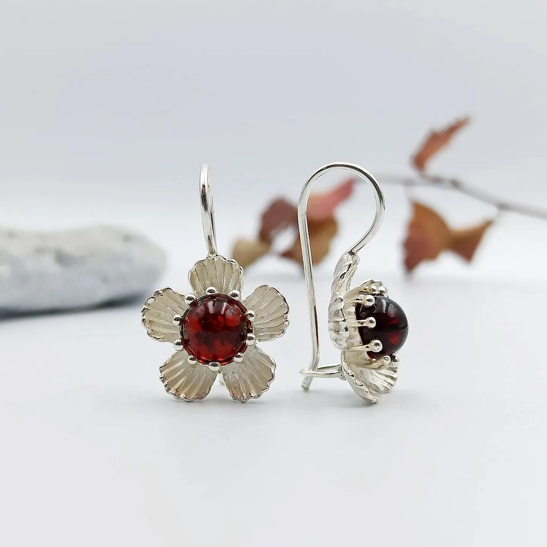 Bernstein-Silber-Ohrringe mit floralem Design in hellem Silber
