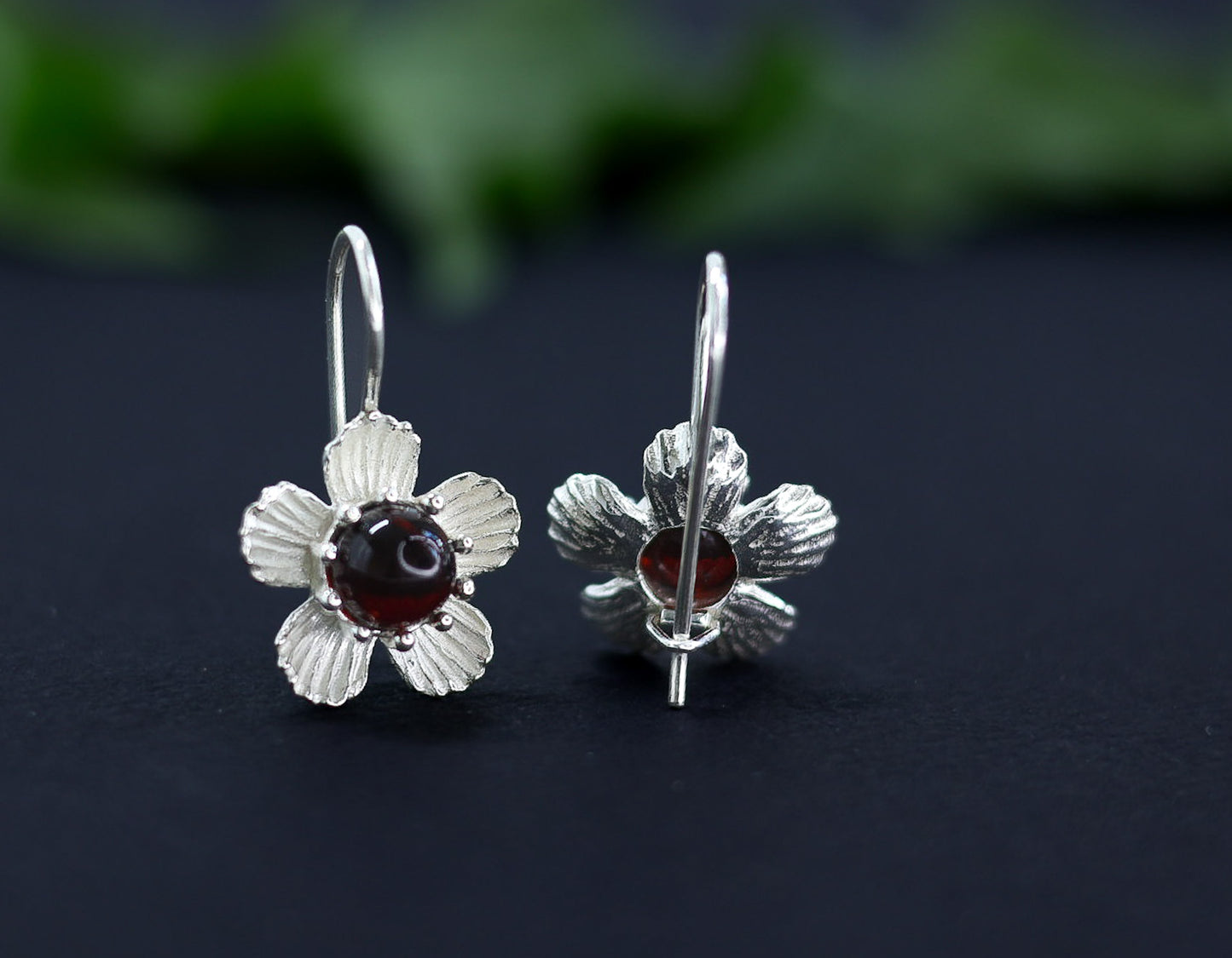 Bernstein-Silber-Ohrringe mit floralem Design in hellem Silber