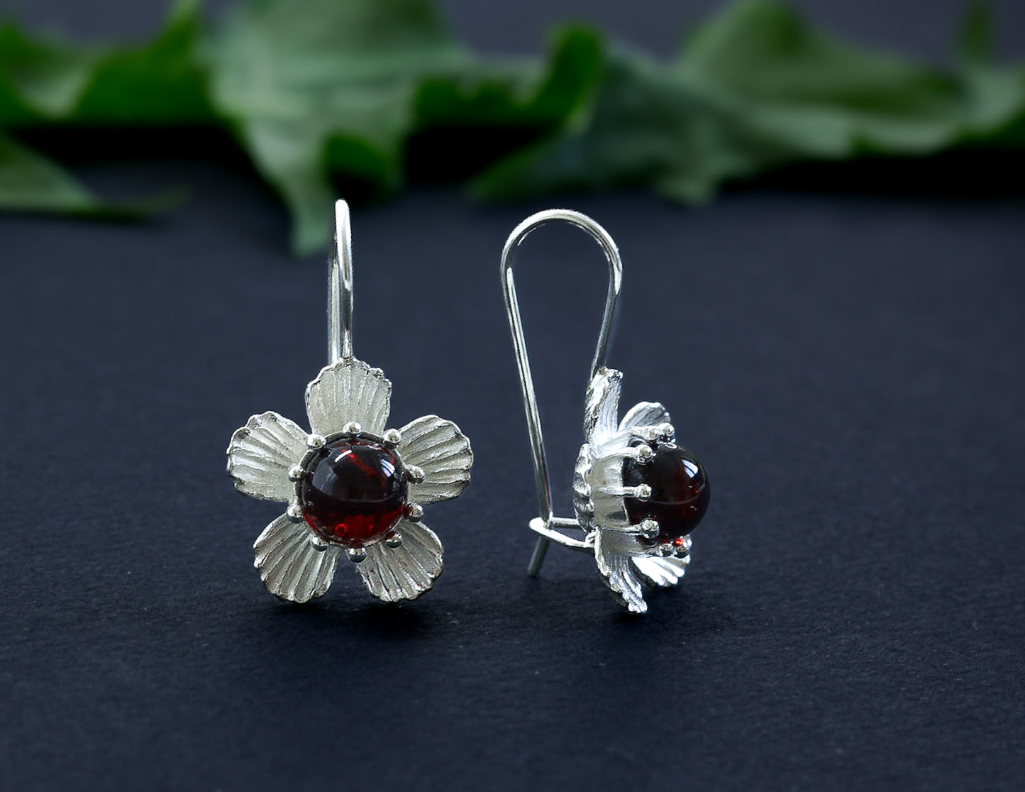 Bernstein-Silber-Ohrringe mit floralem Design in hellem Silber