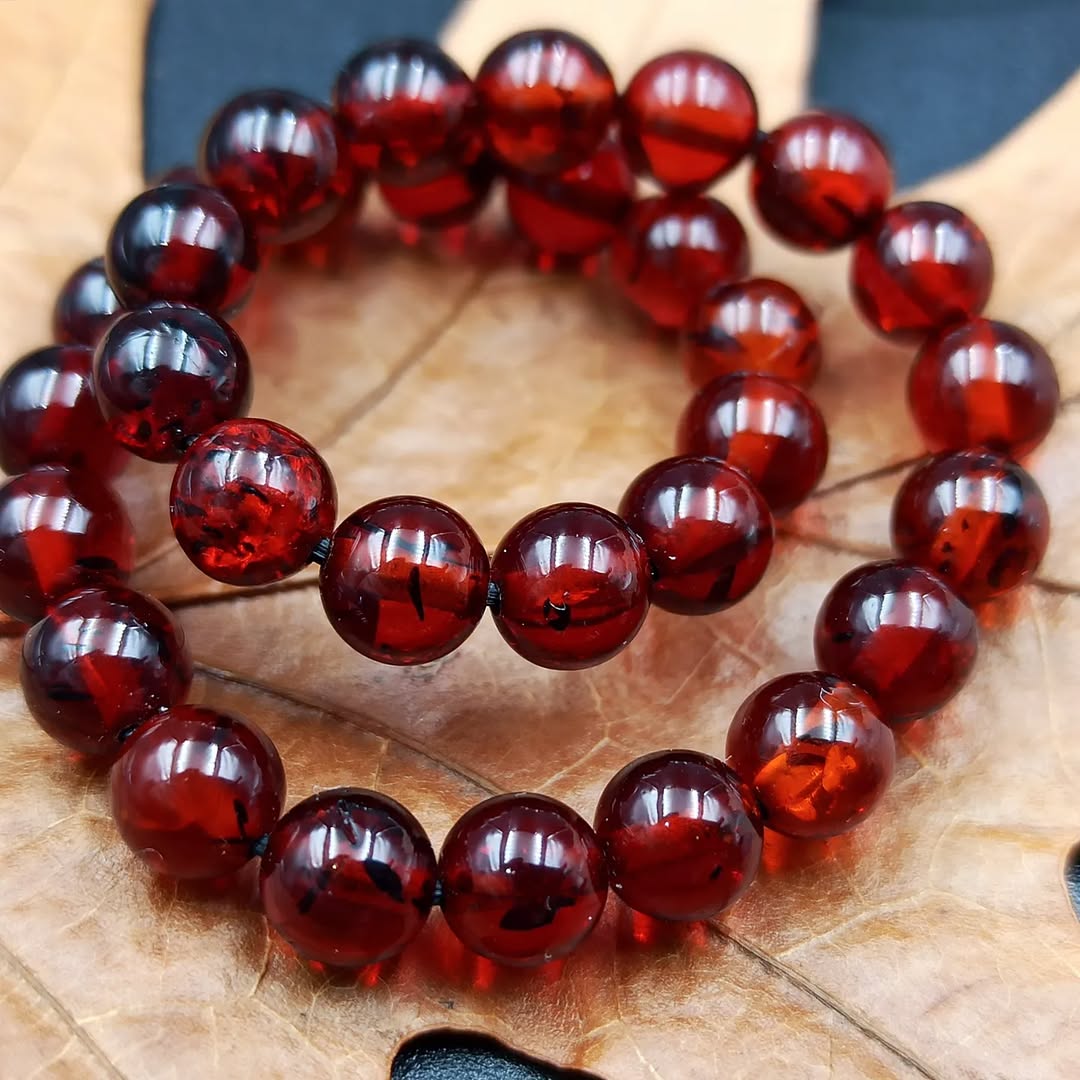 Detailansicht echtes Baltisches Bernstein Armband unpoliert – Heilstein für Damen und Herren.