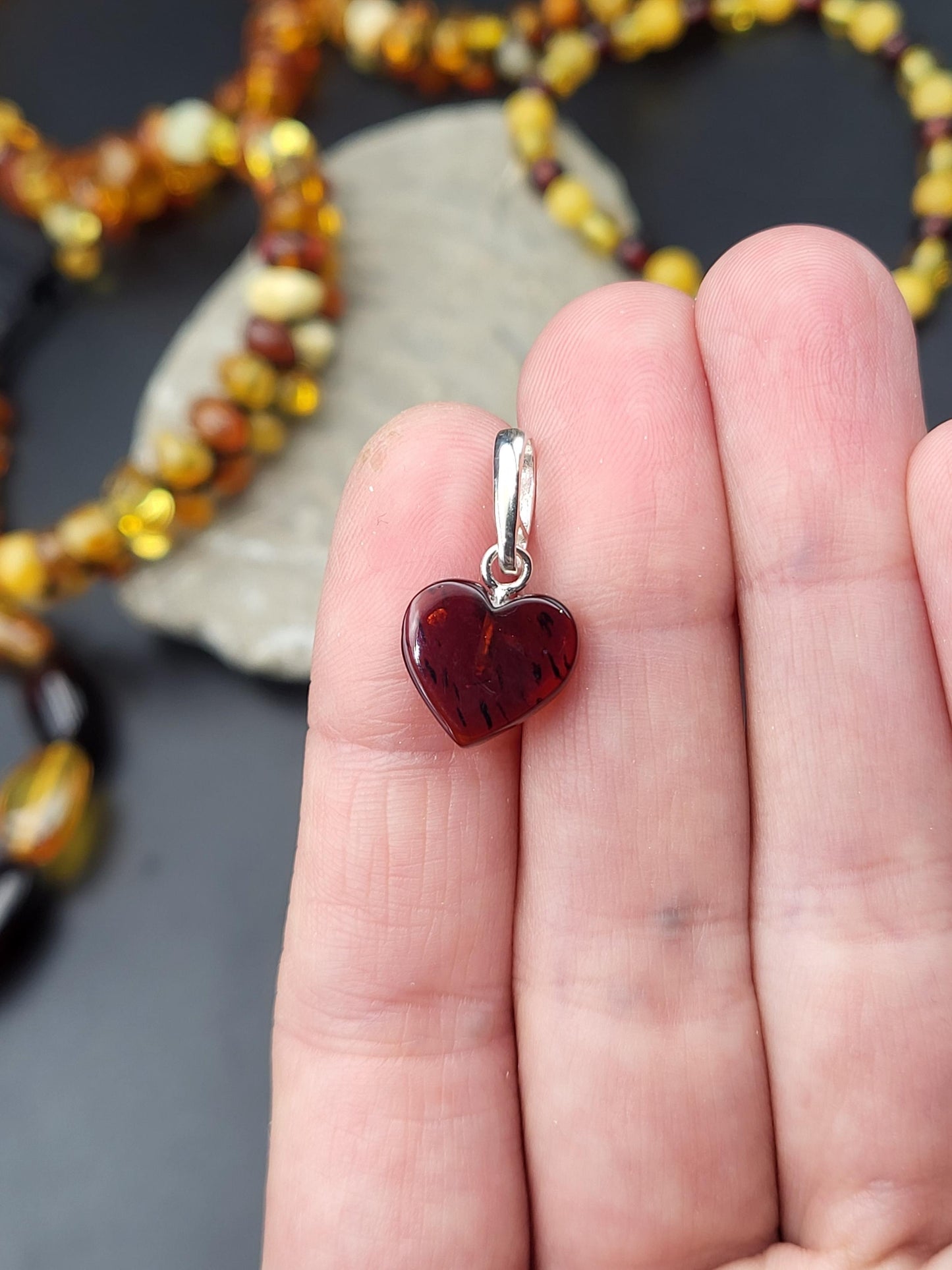 Cognac Bernstein Herz Anhänger aus Silber – Naturbernstein