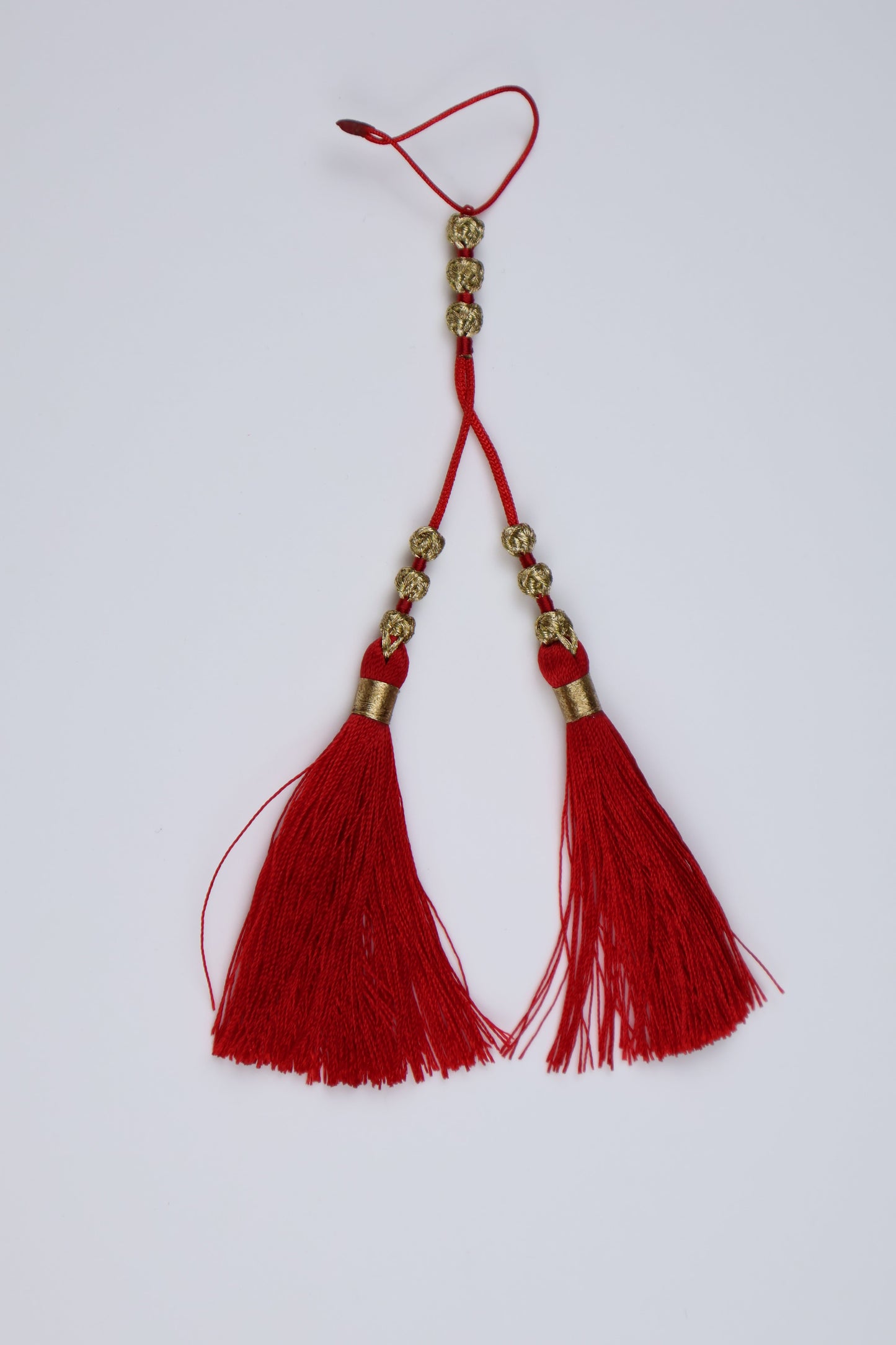 A traditional muslim red tassels with gold metal accents and decorative beads, ideas rosary accessoire