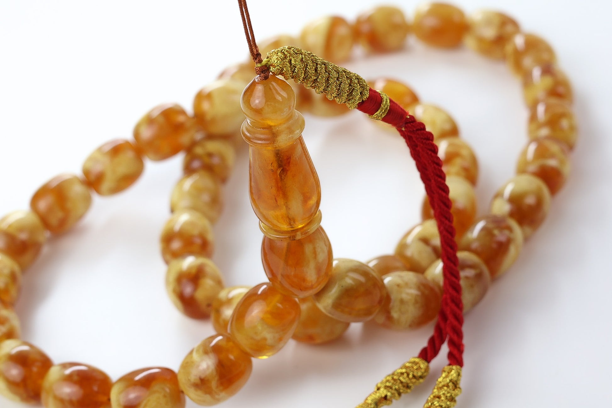 Bernstein Gebetskette 33 Perlen honig marmoriert, gepresster baltischer Bernstein mit roter und goldener Quaste