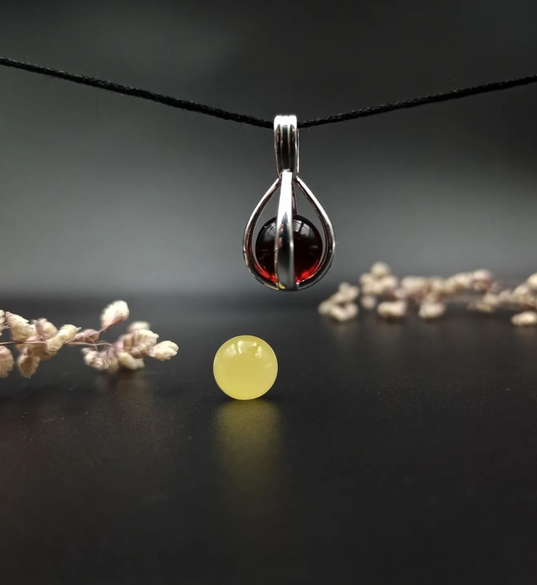 Yin-Yang Bernstein Anhänger mit Wechselfunktion | Silber & 2 Kugeln | Tetibel