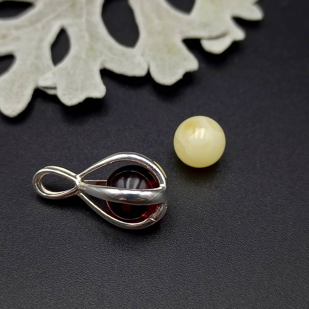 Yin-Yang Bernstein Anhänger mit Wechselfunktion | Silber & 2 Kugeln | Tetibel